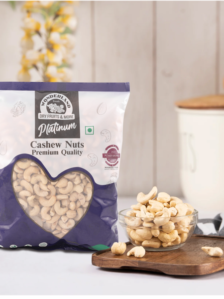Picture of Wonderland Foods Raw Cashew Pouch Pack 1kg